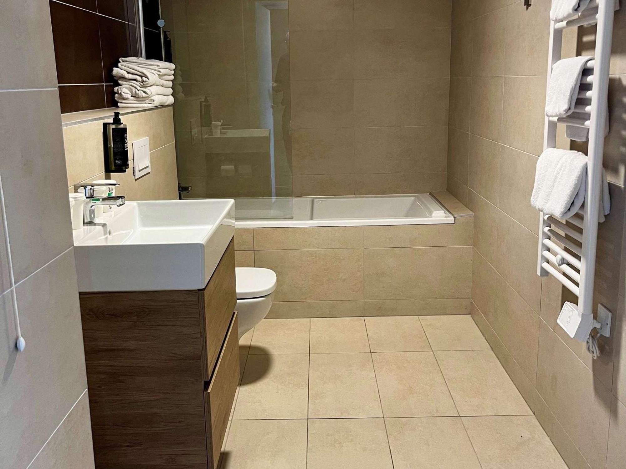 Ibis Styles Cabries Aix-En-Provence Tgv Hotel Kültér fotó